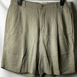 BUNGALOW BRAND MENSSIZE 36 100% SILK LIGHT KHAKI OLIVE GREEN PLEATED FRONT